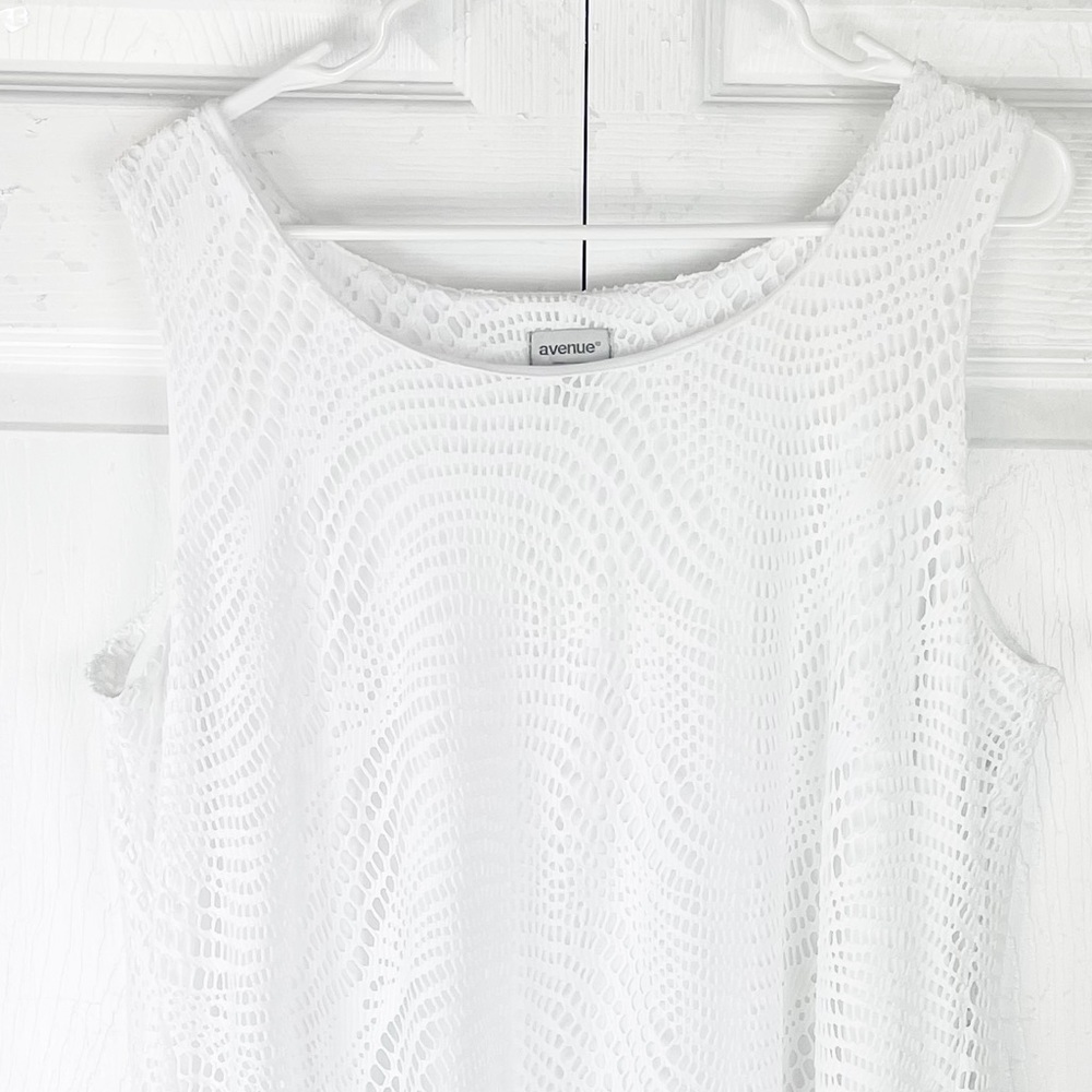 Avenue White Lined Crochet Sleeveless Top Size 14/16